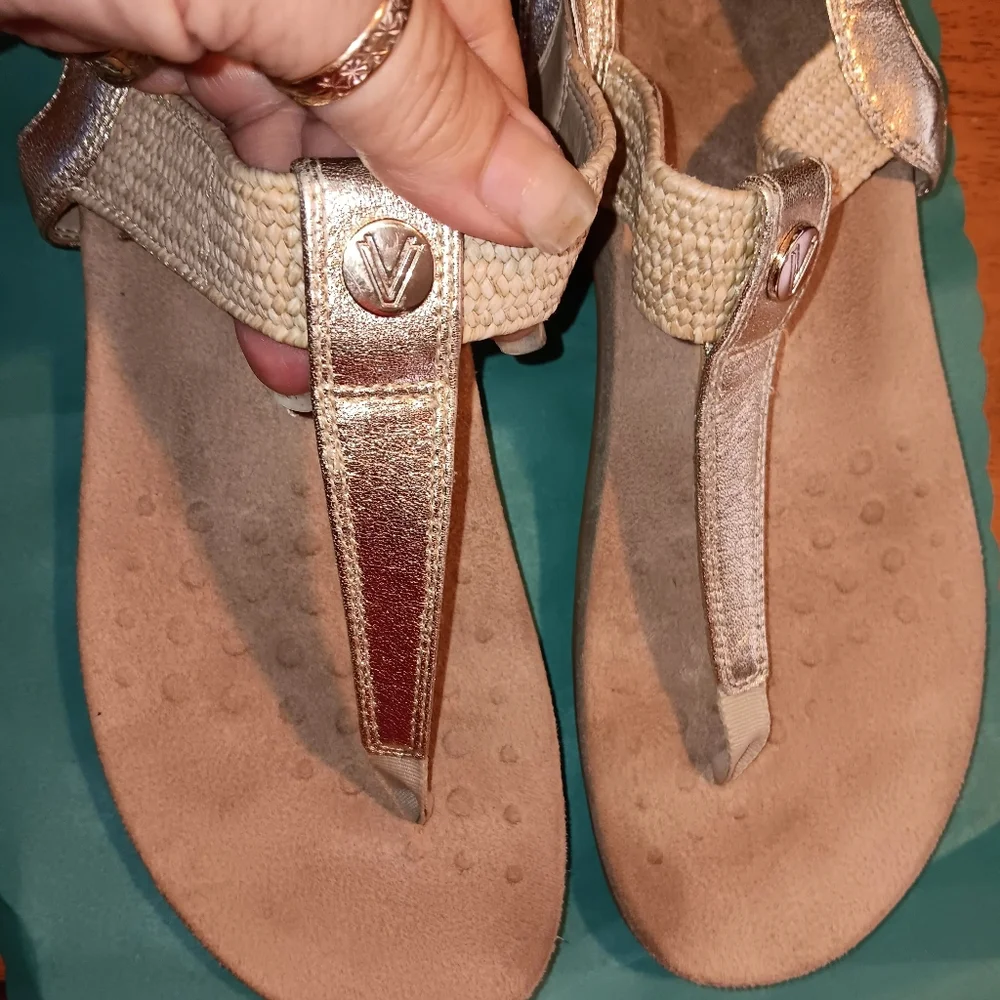 Vionic Metallic Champagne Beige Thong Sandals
